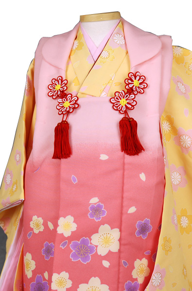 三歳被布セット 被布(ピンク・桜模様)着物(クリ-ム色・桜模様)
