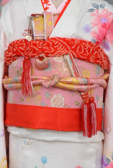 七歳祝着【白地に花々・蝶】