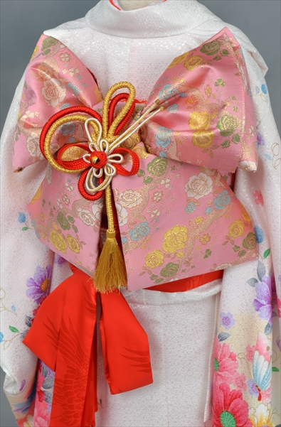 七歳祝着【白地に花々・蝶】