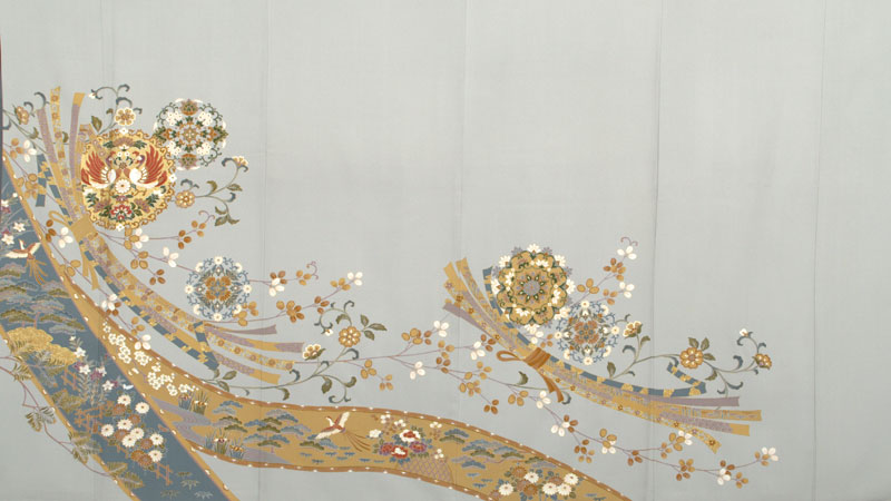 色留袖〔熨斗と唐花模様〕